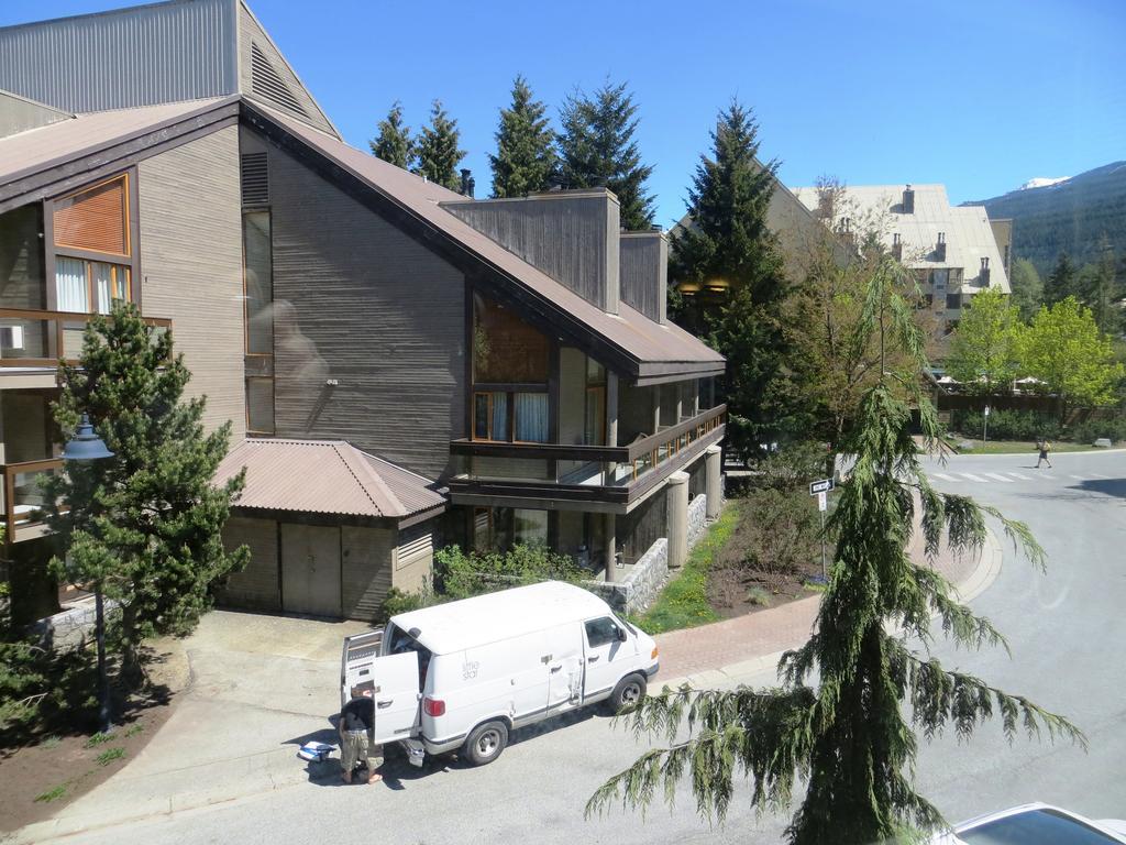 Clock Tower Resort Уистлер Экстерьер фото