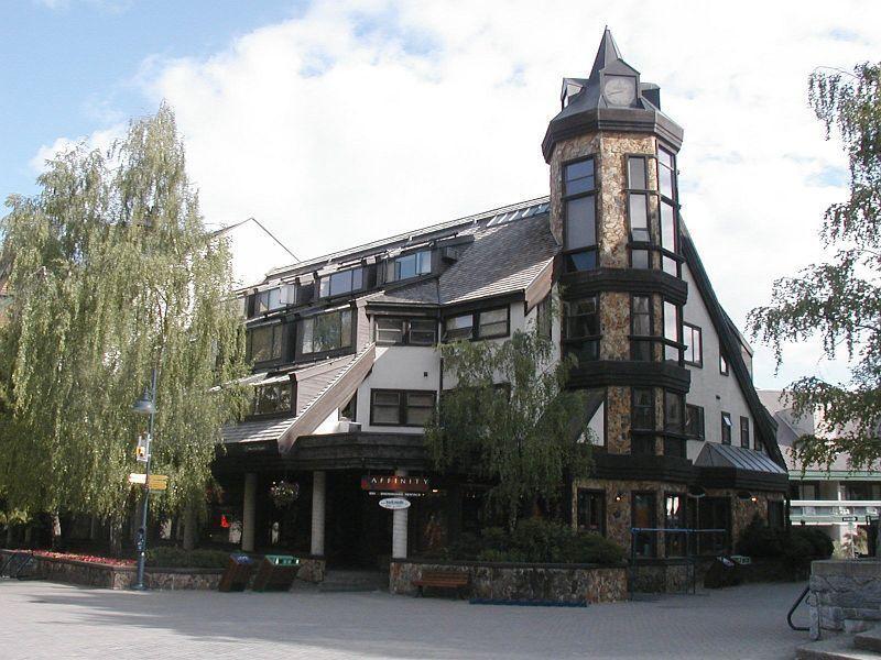 Clock Tower Resort Уистлер Экстерьер фото