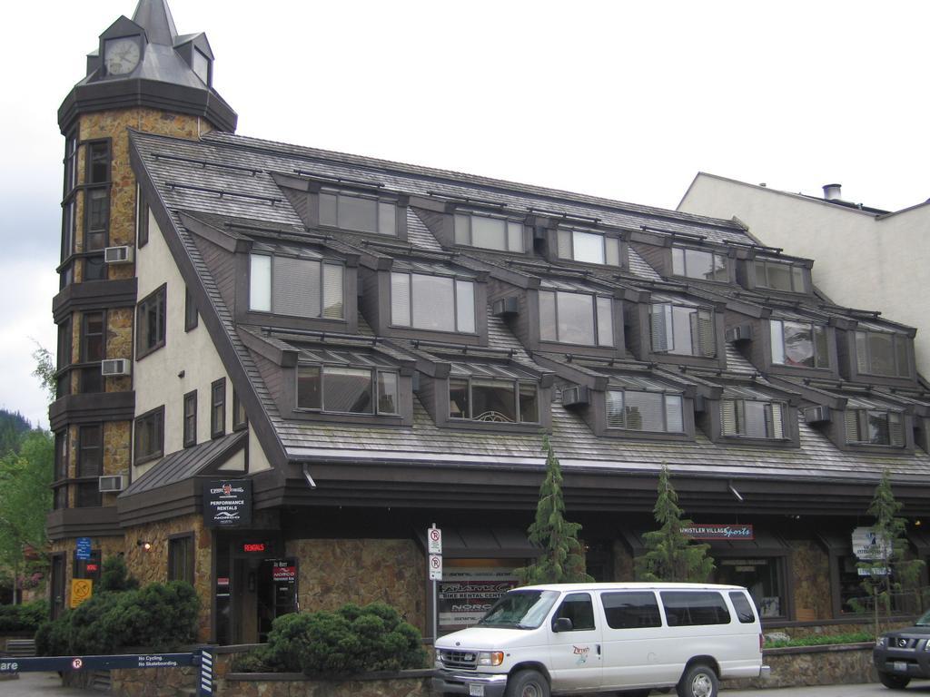 Clock Tower Resort Уистлер Экстерьер фото